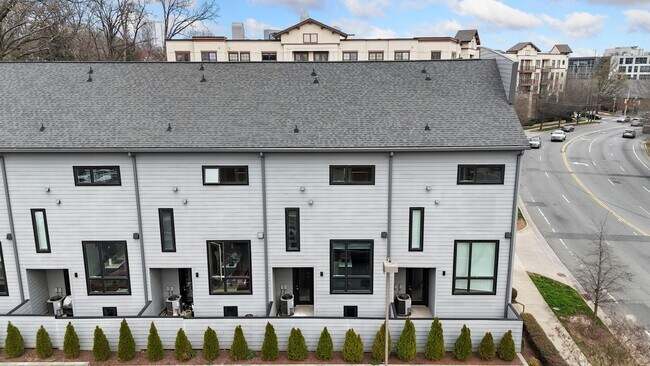 Building Photo - Modern Townhome with Roof Terrace in Dilworth Neighborhood Charlotte NC