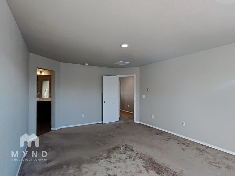 Building Photo - 15955 E Otero Cir
