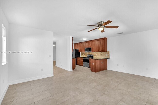 Building Photo - 2621 SW 18th St