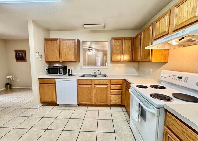 Building Photo - 602 N Bangor Ave