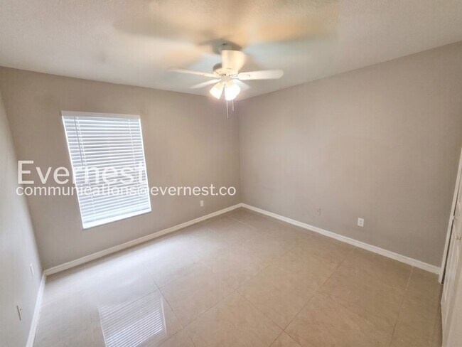 Building Photo - Limited Time Special Offer / 4 Bed/2 Bath Home with Garage / Pet-Friendly / Vouchers Accepted / A...