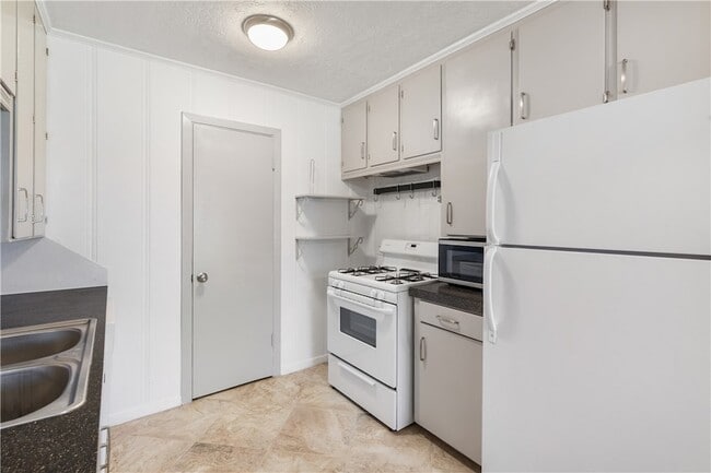 Building Photo - 209 Helena St