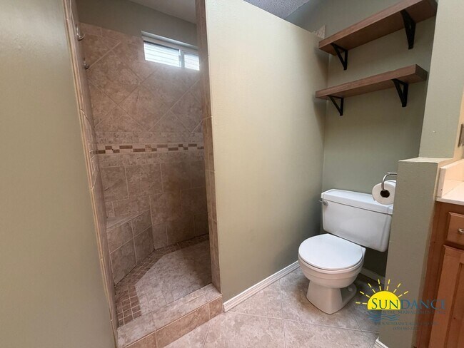 Building Photo - Spacious 5-Bedroom Home with Heated Pool & Hot Tub in Niceville!