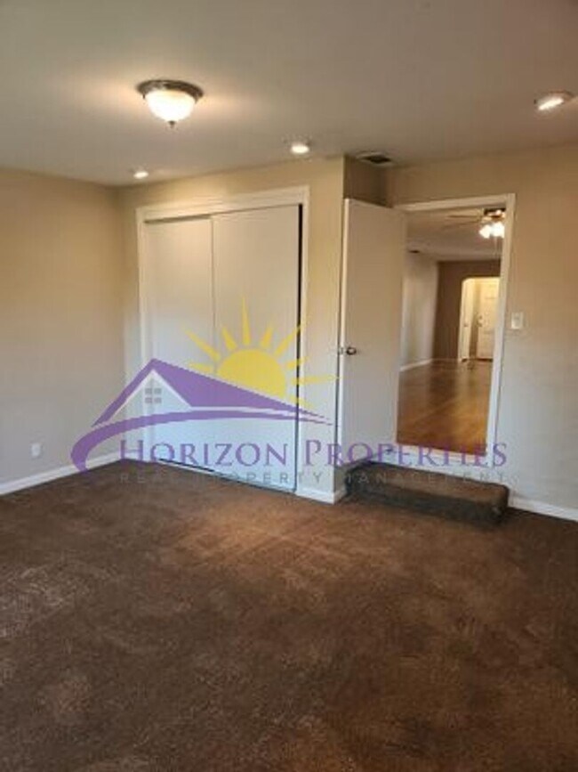 Building Photo - 4570 Orinda Way