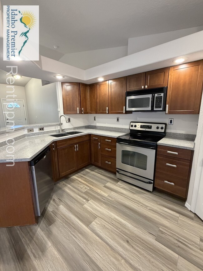 Building Photo - 2200 E Grapewood Dr