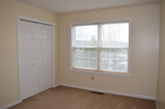 Building Photo - 140 Kenley Ct