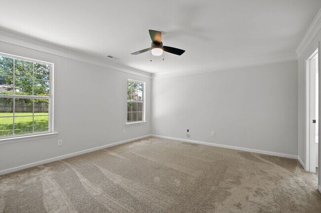 Building Photo - 142 Bremerton Dr SW