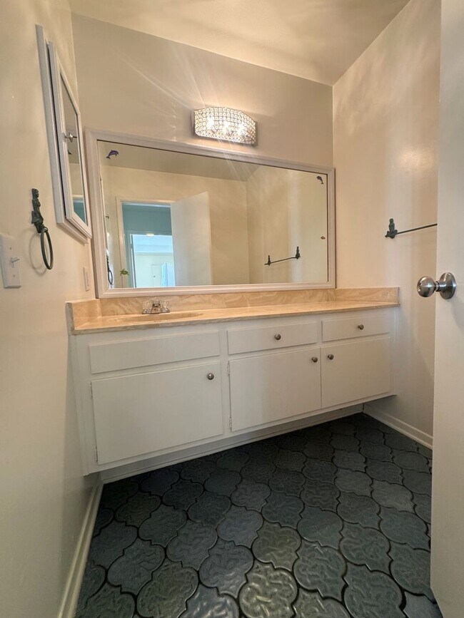 Building Photo - Spacious Ventura Keys Condo- Enjoy The Marina Life!