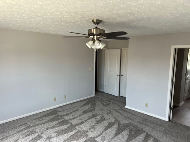 Building Photo - 218 Equestrian Dr