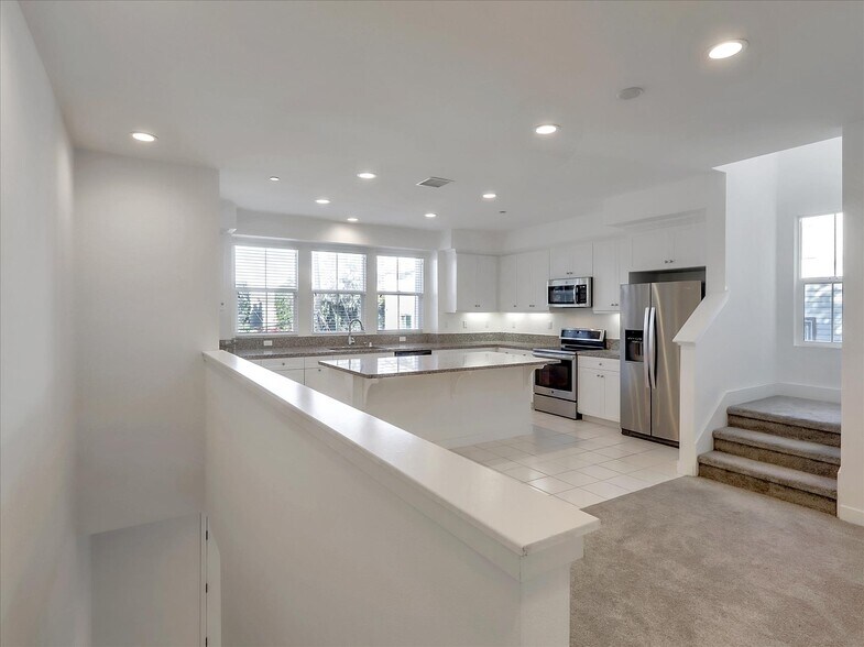 Building Photo - 1452 N Harbor Blvd