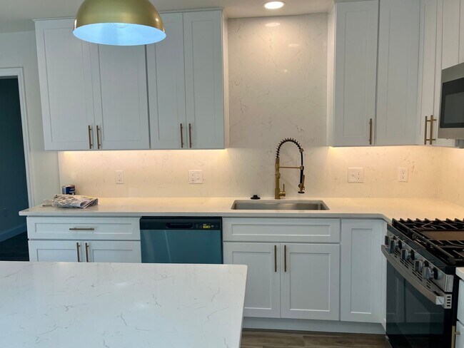 Interior Photo - Aparments On 2nd Ave