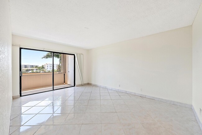 Building Photo - 1036 US-1