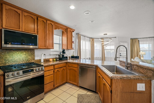 Building Photo - 6205 La Posta Dr