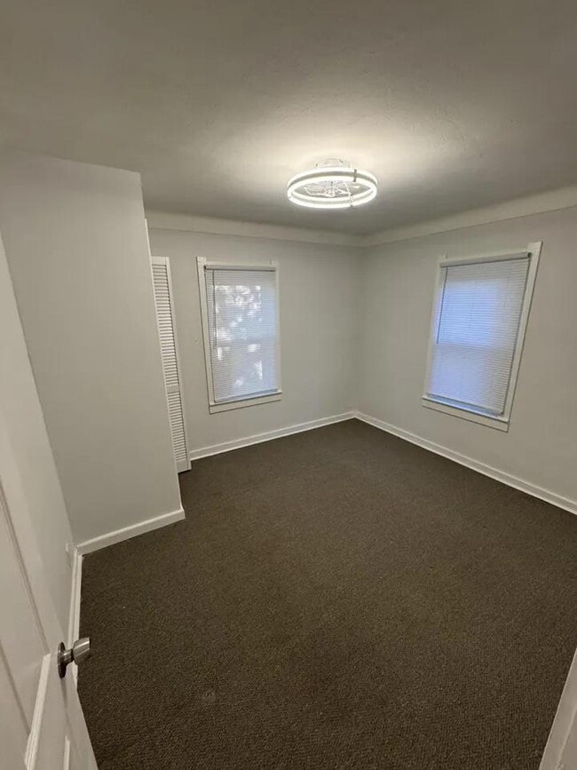 Building Photo - 54 E Sylvania Ave