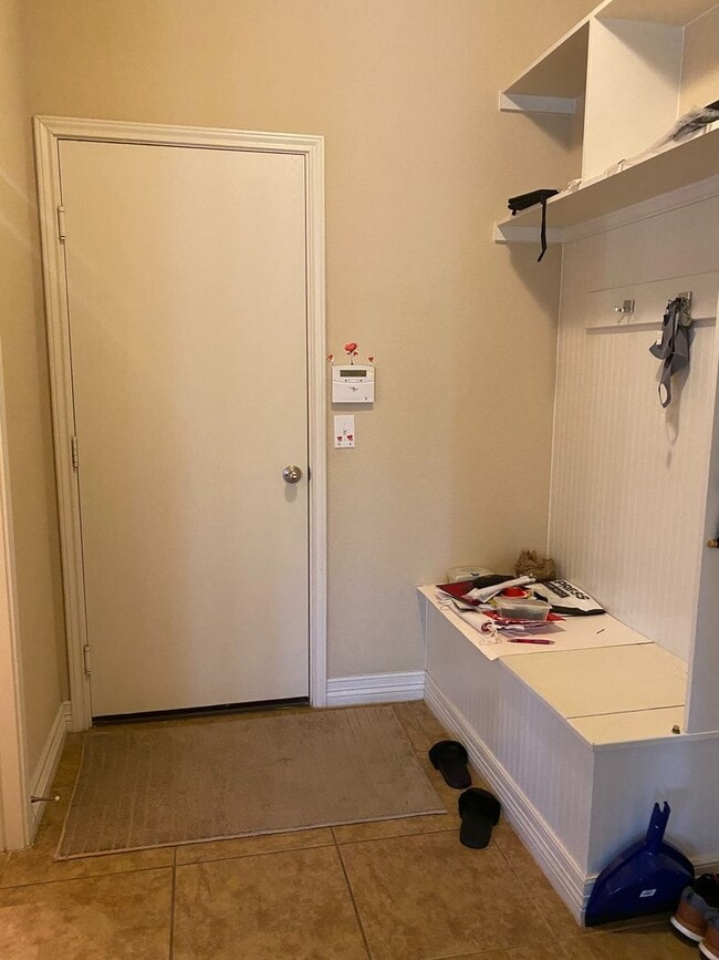 Building Photo - 3101 Christians Tee