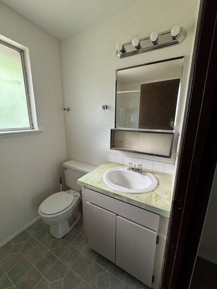 Building Photo - 950 SW Harrier Cir