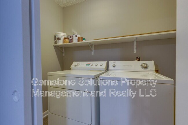 Building Photo - 2305 Dalebrook Ct