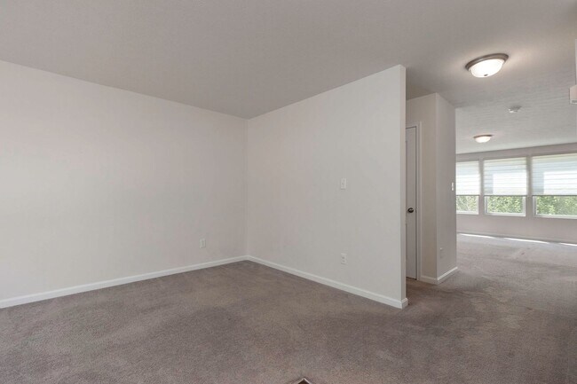 Building Photo - 12064 Parkview Trace Dr