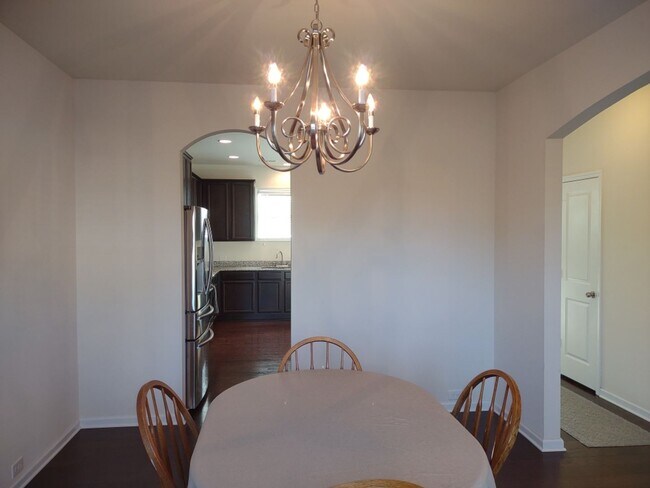 Building Photo - Fabulous Four Bedroom Home in Southeast Columbia!