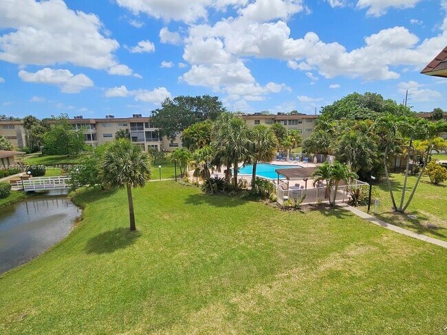 Building Photo - 5031 W Oakland Park Blvd