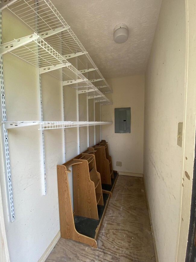 Building Photo - 925 Morganton Rd