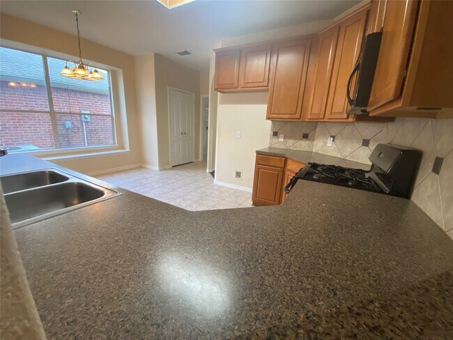 Building Photo - 9210 Hidden Lake E Dr