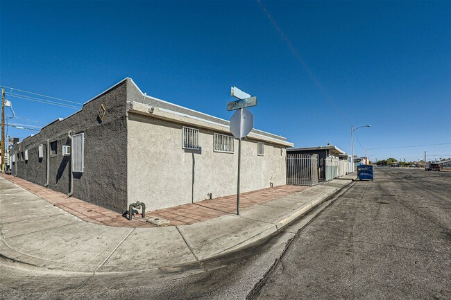 Building Photo - Studio Near Downtown Las Vegas