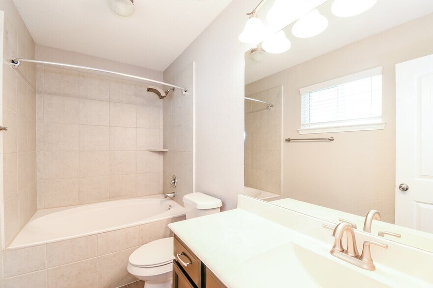 Building Photo - 10339 Spruce Villa Trce