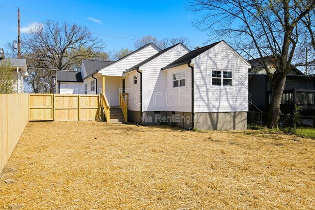 Building Photo - 2406 Kirby Ave