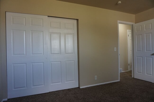 Building Photo - Updated West Valley City 5 bedroom Family Home