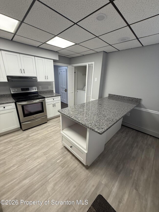 Building Photo - 708 Main St