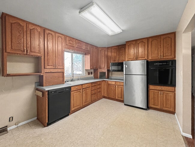 Building Photo - 2235 Clarkson Dr