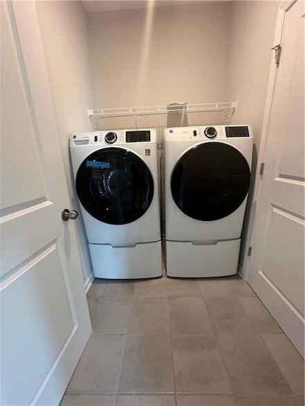 Building Photo - 352 Skylar Ct SE