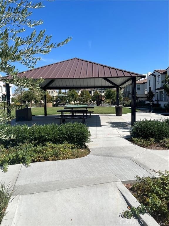 Building Photo - 30419 Town Square Dr