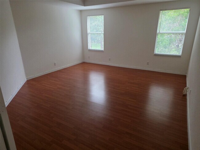 Building Photo - 383 Berenger Walk