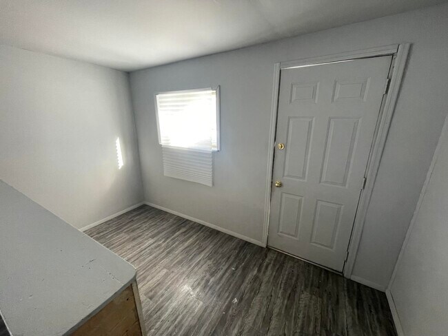 Building Photo - 624 Grant-N