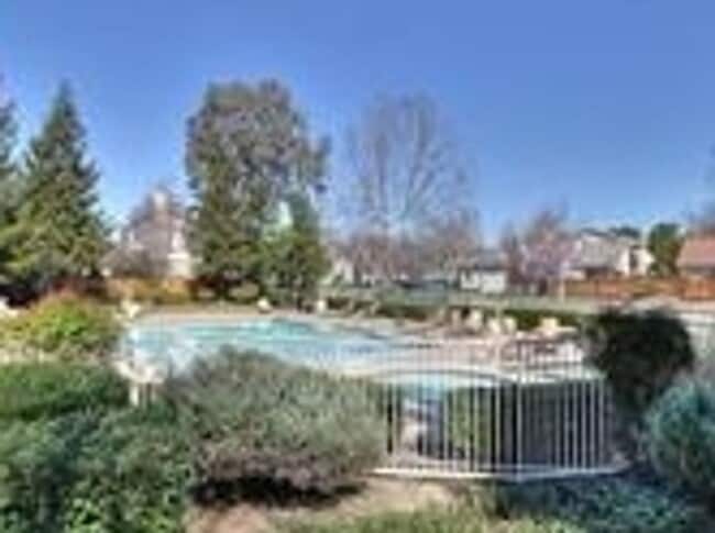 Building Photo - Pleasanton Valencia Neighborhood, Single Story Corner Lot, 2 BD, 2 BA. Great Schools Donlon Elem....