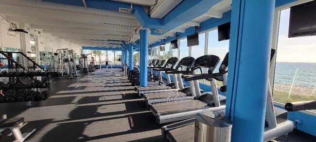 Building Photo - 5401 Collins Ave