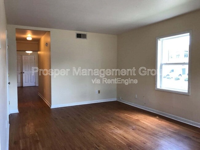 Building Photo - 120 Drake St