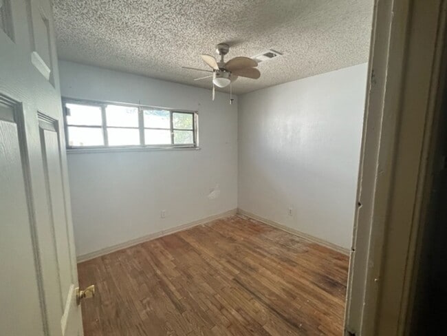 Building Photo - 4409 S Travis St