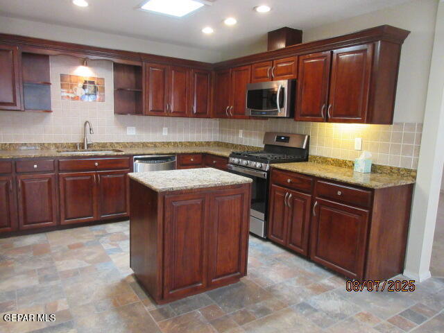 Building Photo - 745 Espada Dr