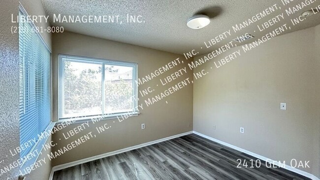 Building Photo - 2410 Gem Oak