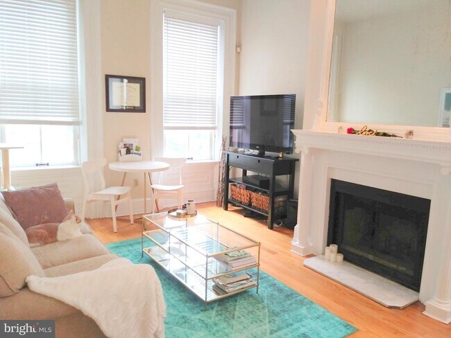 Building Photo - 2043 Mt Vernon St