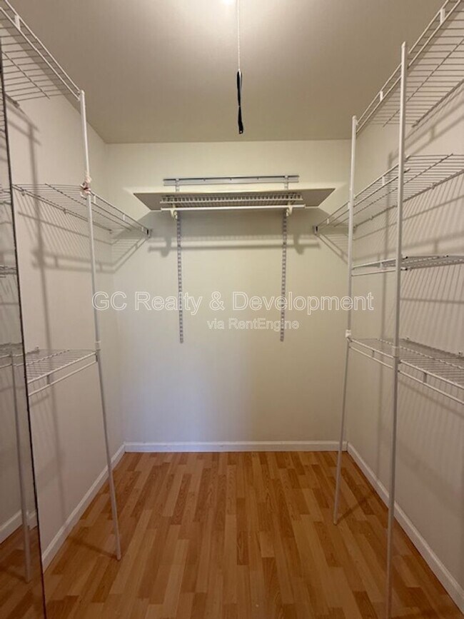 Building Photo - 834 College Blvd