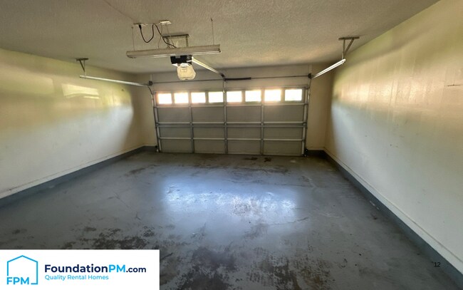 Building Photo - 400 Amundsen Cove