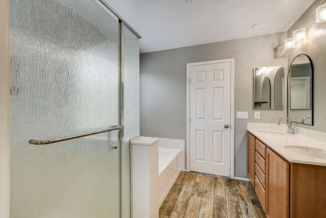 Building Photo - Beautiful 3 Bedroom in Gated Community!