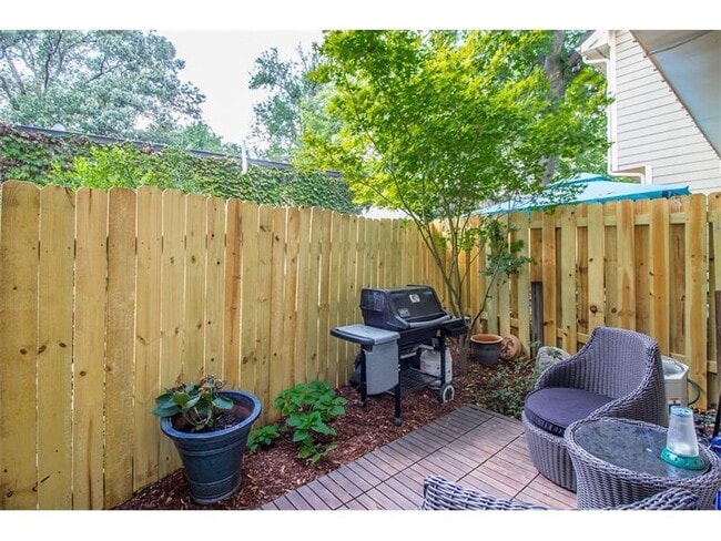 Building Photo - 1516 Howell Mill Rd NW