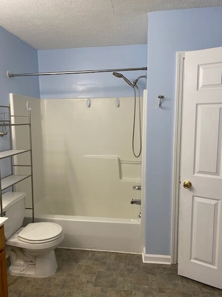 Building Photo - 3901 Abnaki Way