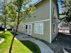 Building Photo - 3905 Pheasant Dr