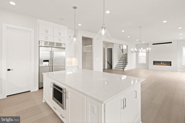 Building Photo - 857 N Manchester St